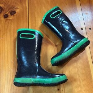 BOGS Youth 4 Navy/Green Rain Boots Wellies